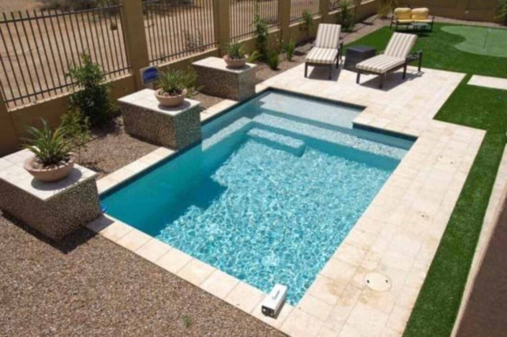 Small backyard plunge pool